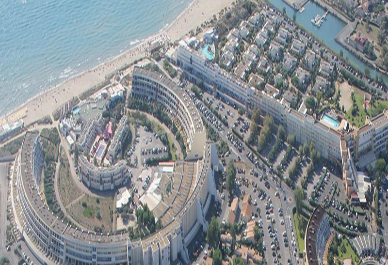 Urbanización del Village Naturiste junto al mar