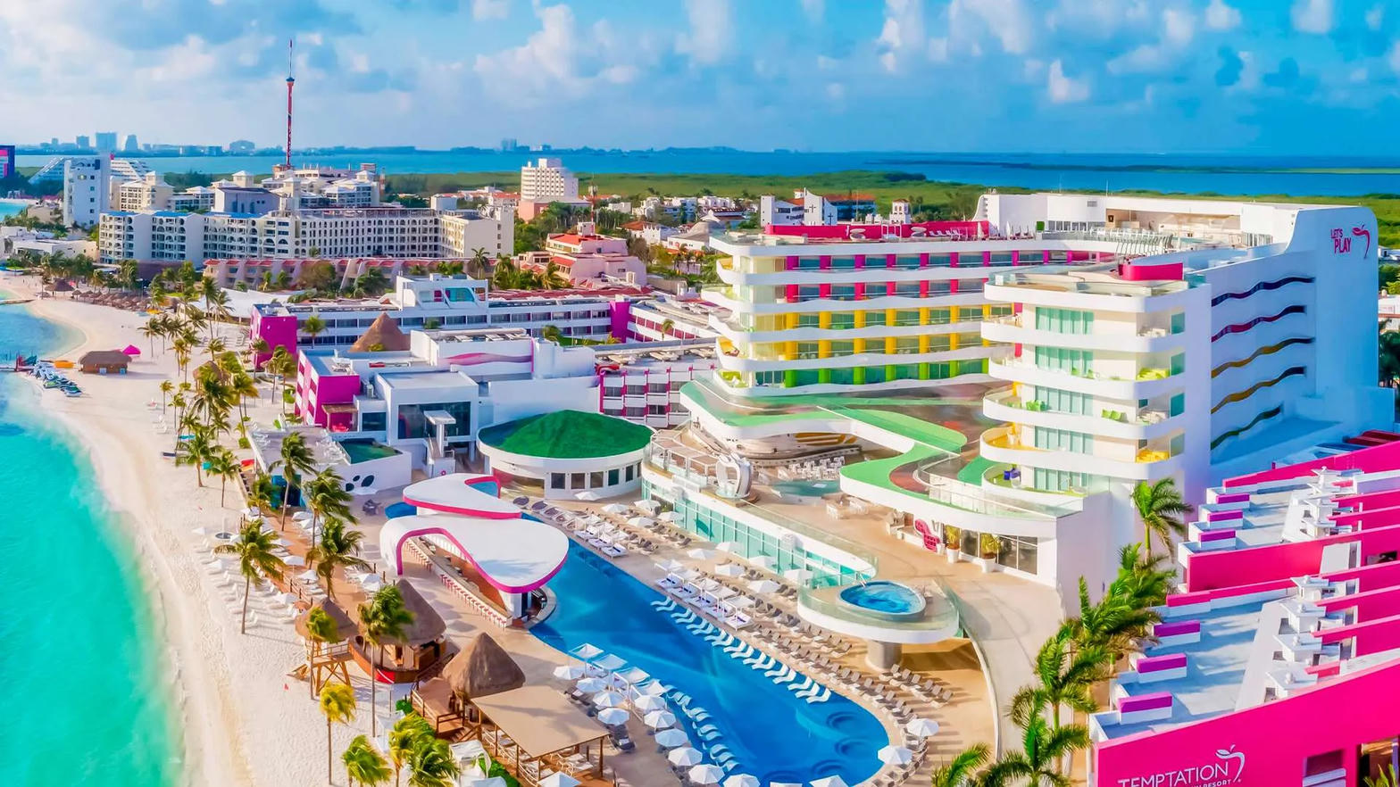 Temptation Cancún Resort frente al mar Caribe